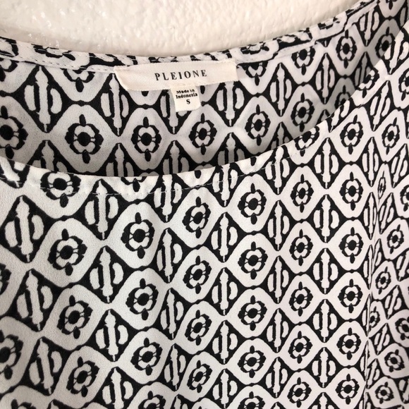 Pleione Flare Sleeve Flowy Top - Picture 3 of 5